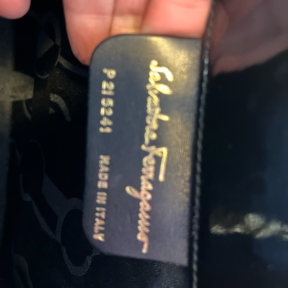 FERRAGAMO VINTAGE BLACK PATENT LEATHER - Picture 7 of 9